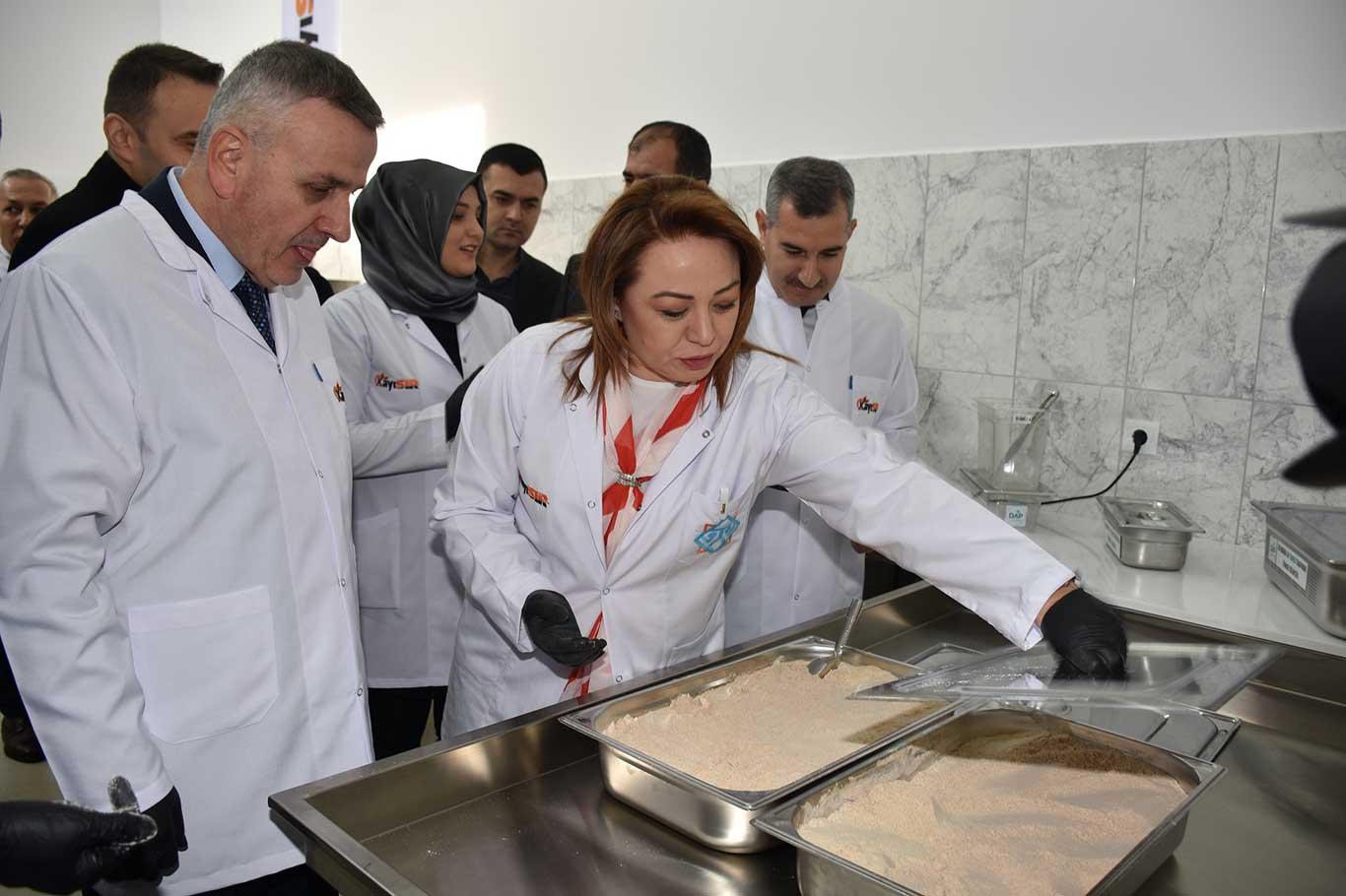 Acı kayısı çekirdeğindeki sır, "Kayısır" olarak üretildi Acı kayısı çekirdeğindeki sır, "Kayısır" olarak üretildi
